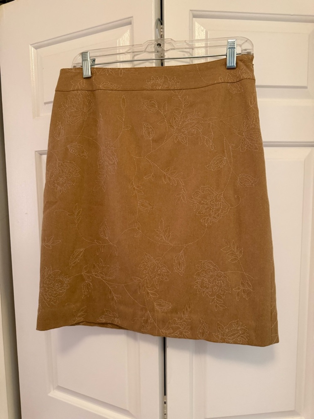 Ann Taylor Tan/Camel Wool Blend Mini Skirt w/ Floral Embroidery - lined - size 8